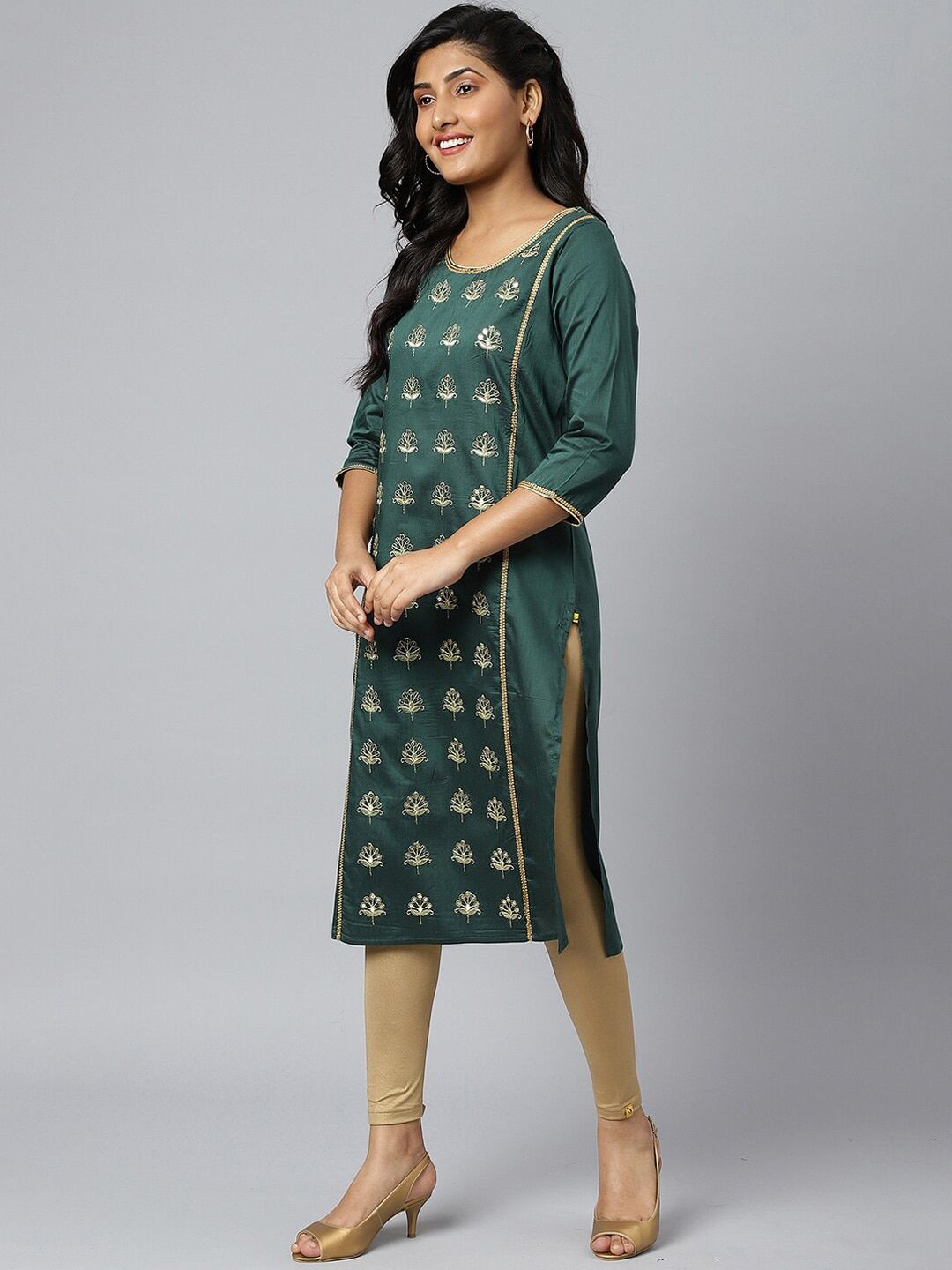 Aurelia Women Green Zari Embroidered Ethnic Liva Kurta