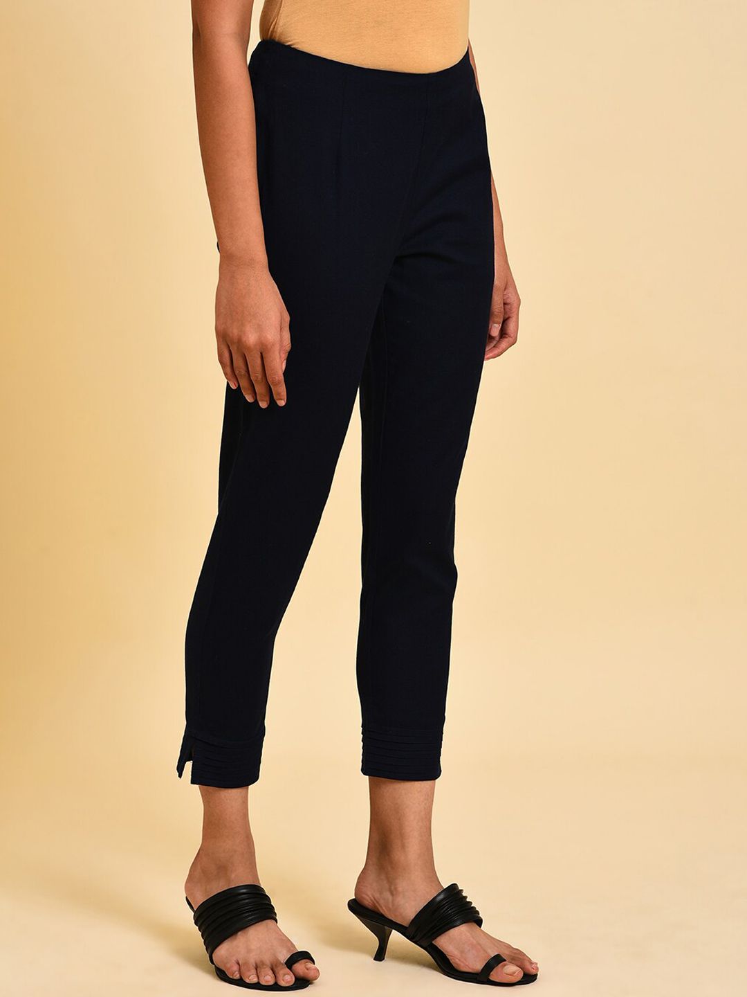 W Women Slim Fit Mid-Rise Cropped Trousers