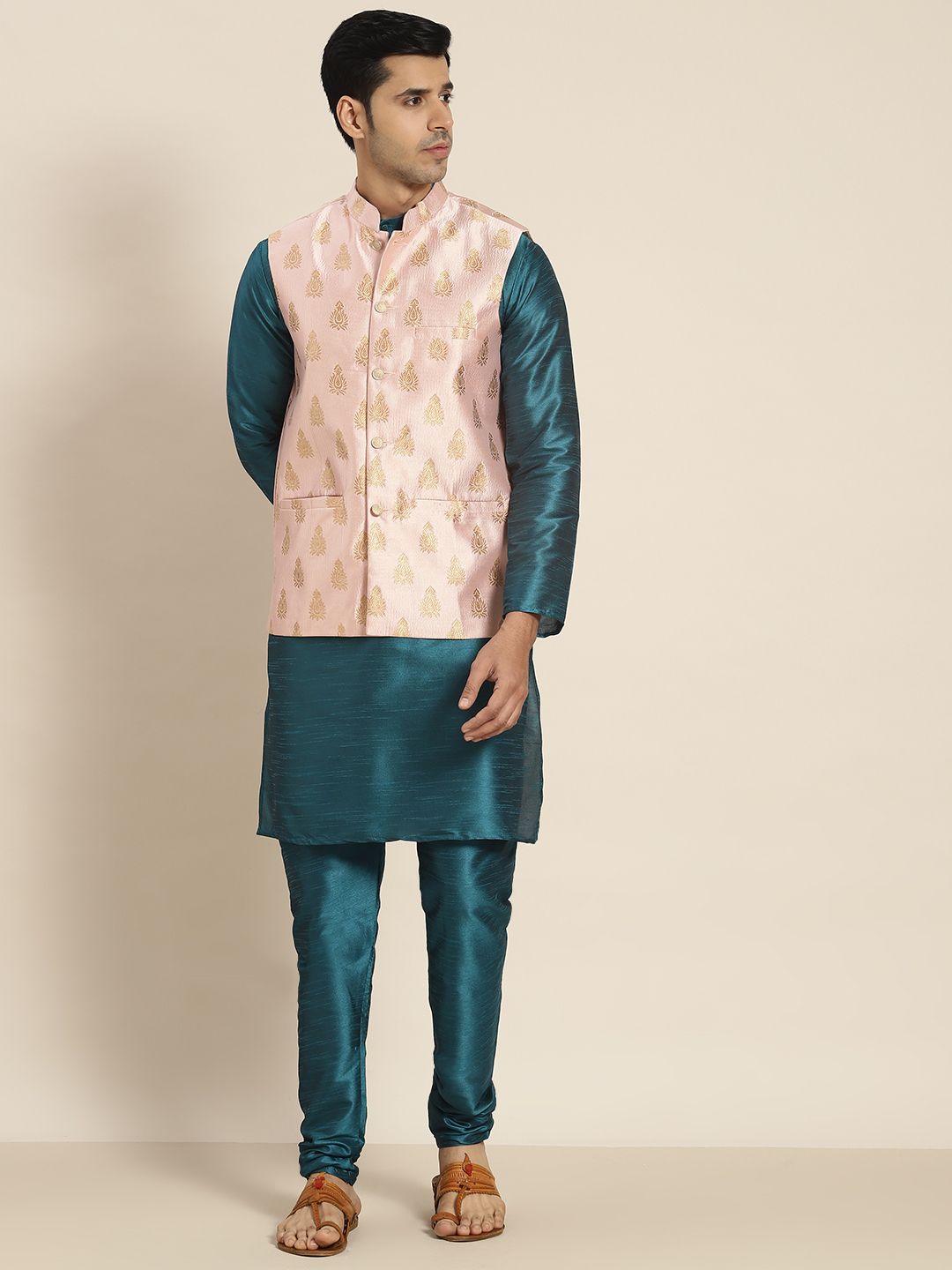 SOJANYA Men Teal Kurta with Churidar