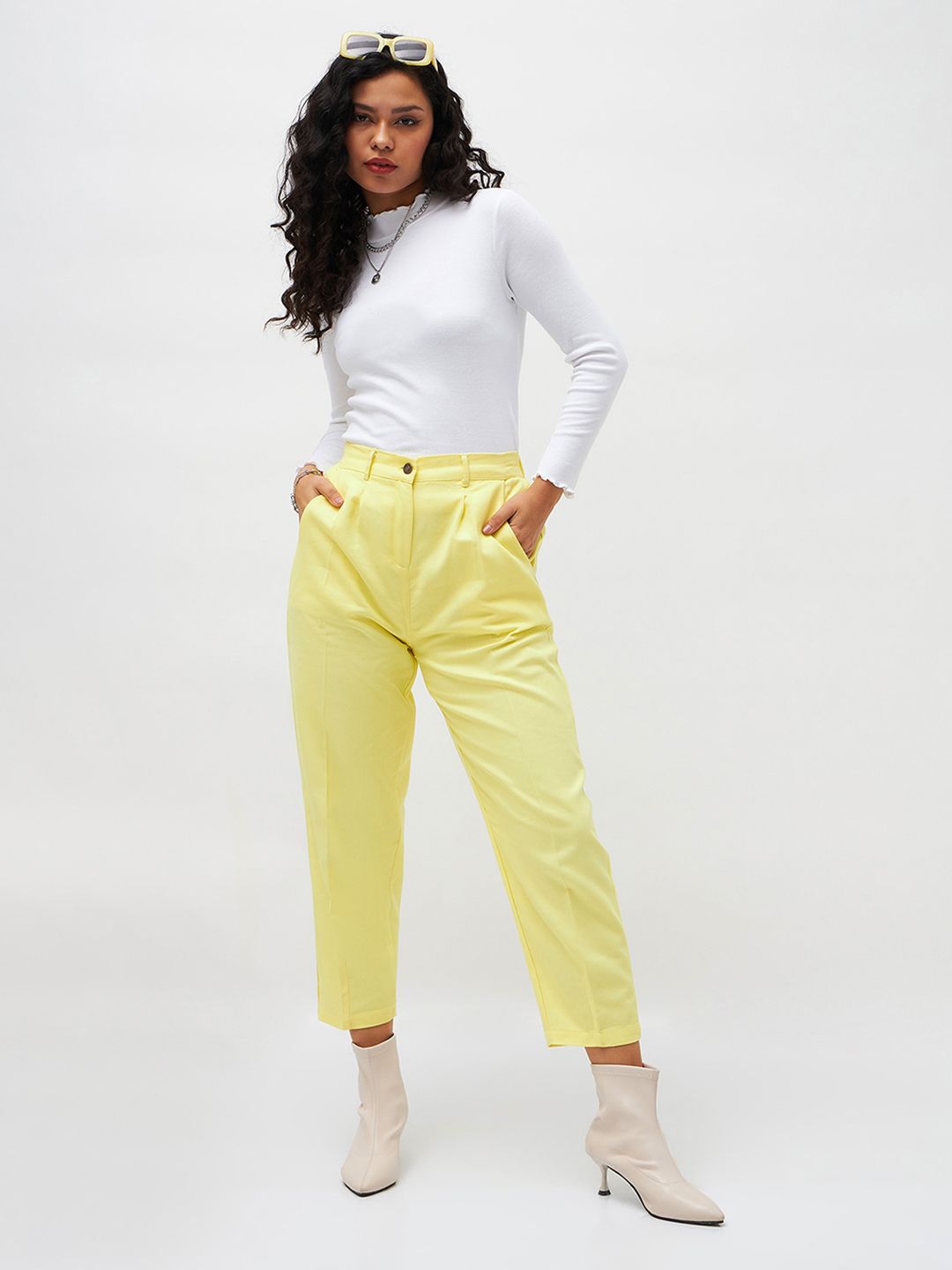 SASSAFRAS Women Yellow Regular Cropped Tapered Pure Cotton Trousers