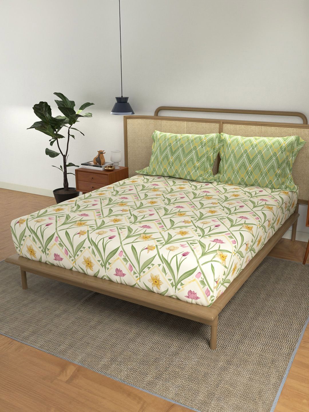 URBAN SPACE Divine Green Printed 144 TC Cotton Double Queen Bedsheet & 2 Pillow Covers