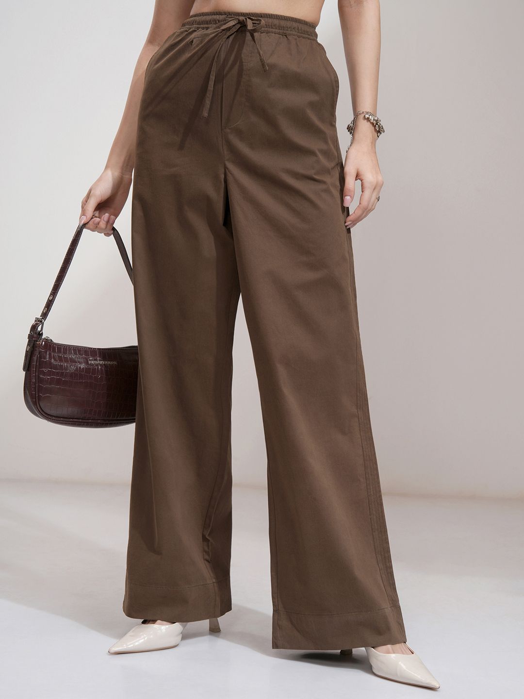 Tokyo Talkies Women Solid Elasticated Waist Straight FIt Casual Pants