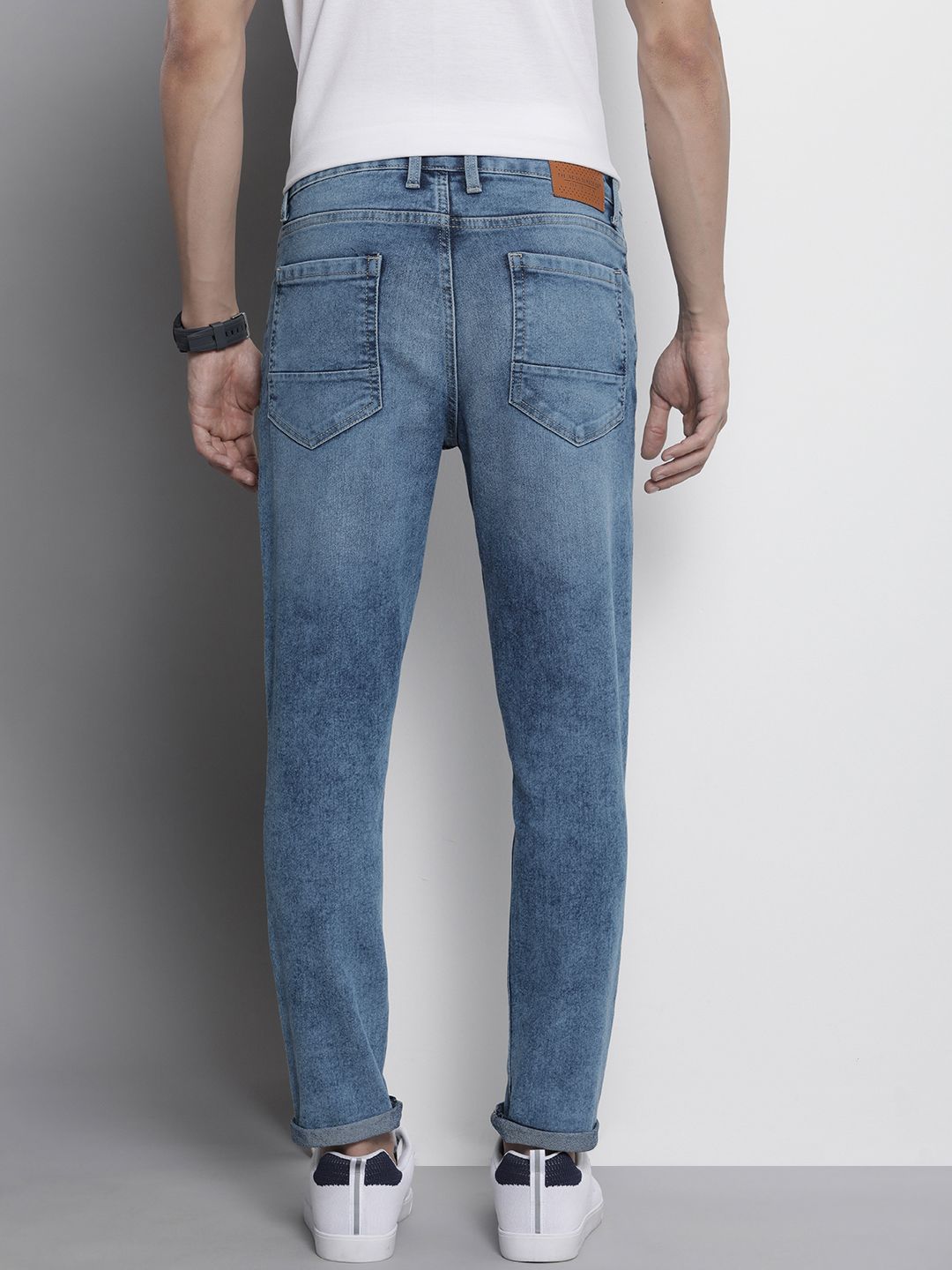 The Indian Garage Co Men Carrot Fit Low Distress Light Fade Stretchable Jeans