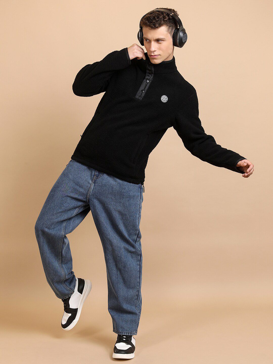 HIGHLANDER Black High Neck Sweatshirt