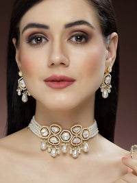 Karatcart berlapis emas berlapis Kundan-studded & mutiara yang ditetapkan perhiasan choker