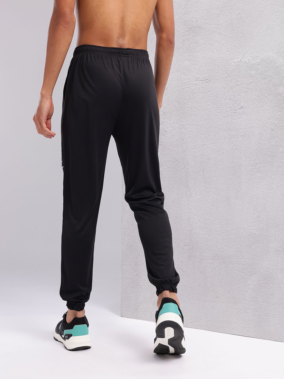 HRX by Hrithik Roshan Men Brand Logo Print Rapid-Dry Training Joggers with Contrast Piping