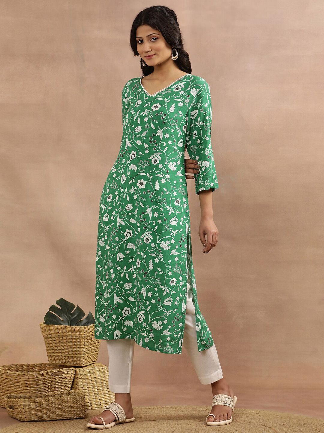 W Floral Printed V-Neck Straight Kurta