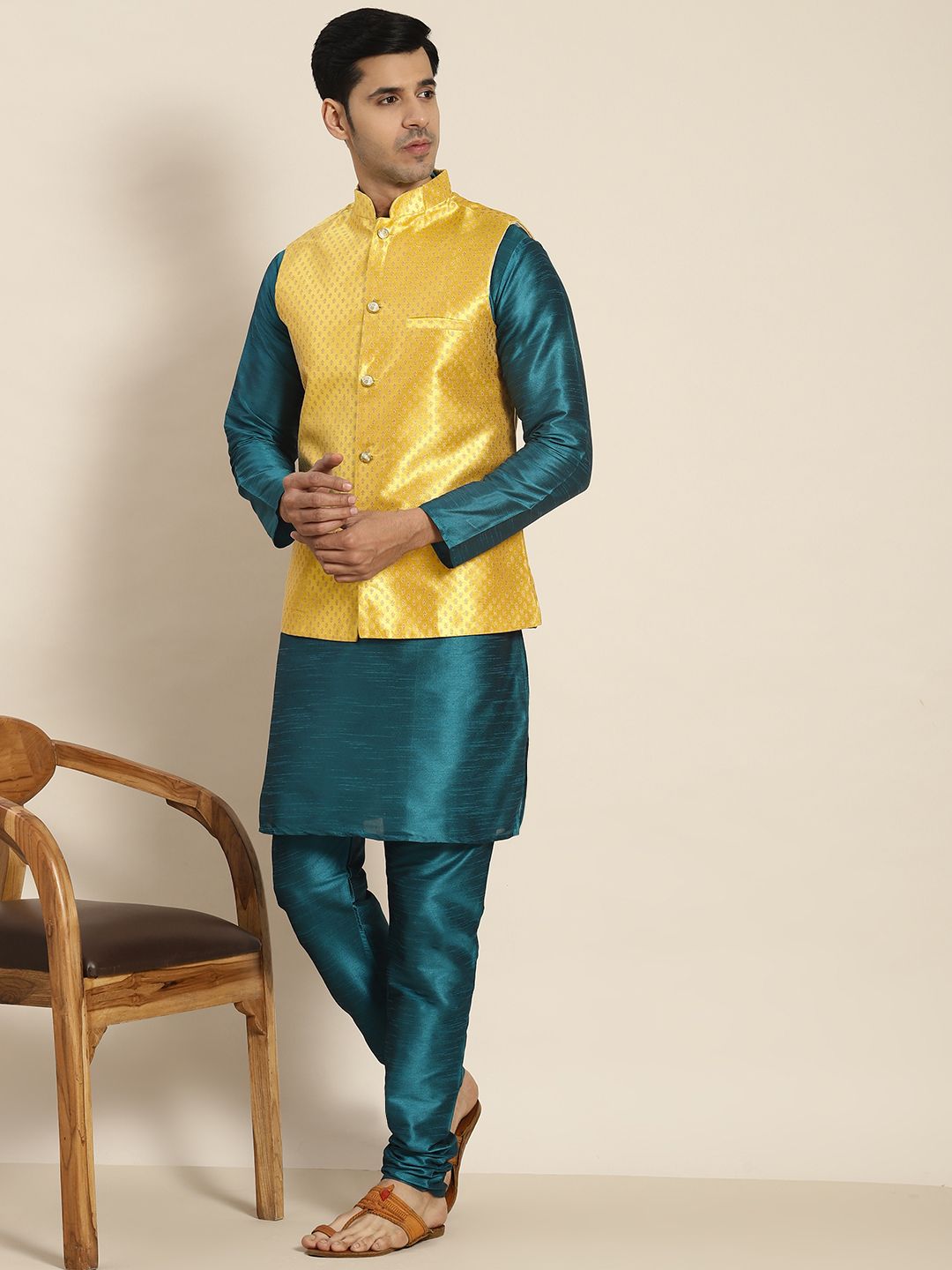 SOJANYA Men Teal Kurta with Churidar