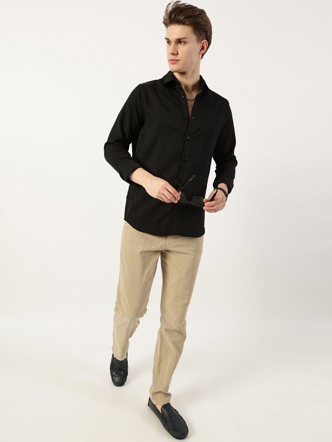 Thomas Scott Men Premium Spread Collar Textured Solid Slim Fit Casual Shirt