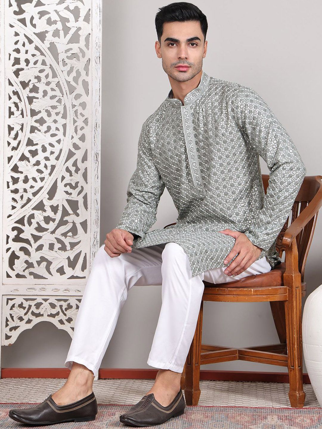 Jompers Men Geometric Embroidered Sequinned Kurta