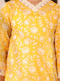 VASTRAMAY Girls Floral Printed V-Neck Cotton Kurta