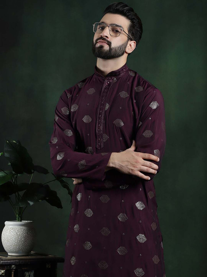 SOJANYA Motif Etnik Bersulam Kolar Mandarin Kurta Lurus Labuci