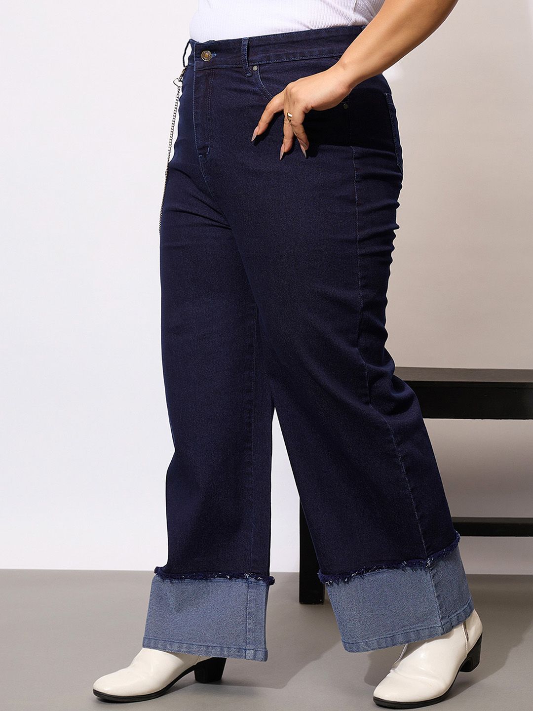 SASSAFRAS Curve Women PLus Size Comfort Acid Wash Clean Look Stretchable Jeans