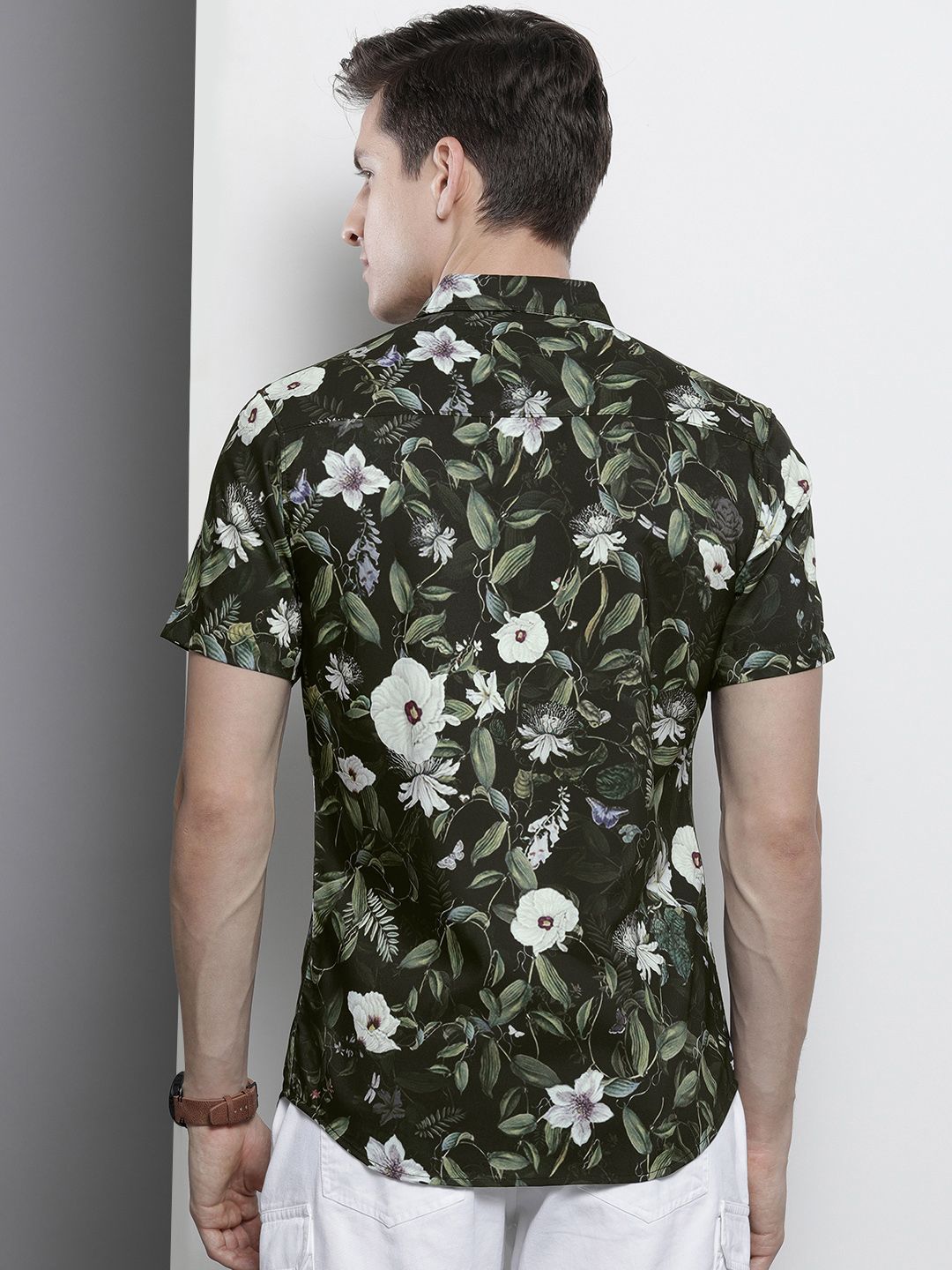 The Indian Garage Co Men Slim Fit Floral Printed Resortwear Shirt