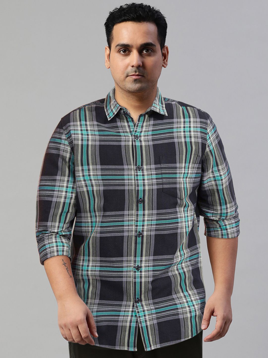 Highlander Men Black & Green Slim Fit Contoh Kasual