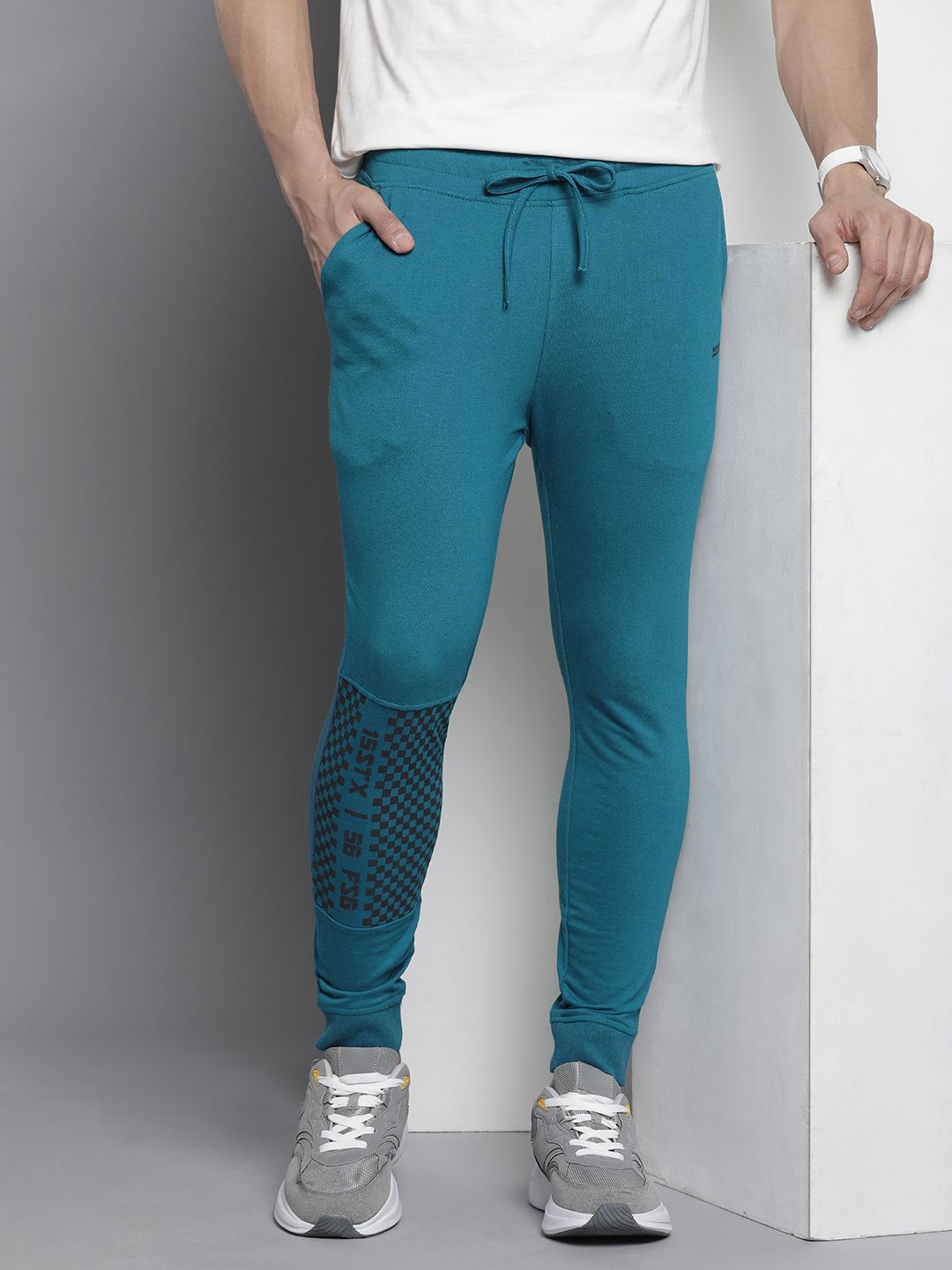 The Indian Garage Co Men Teal Blue & Black Printed Slim Fit Joggers
