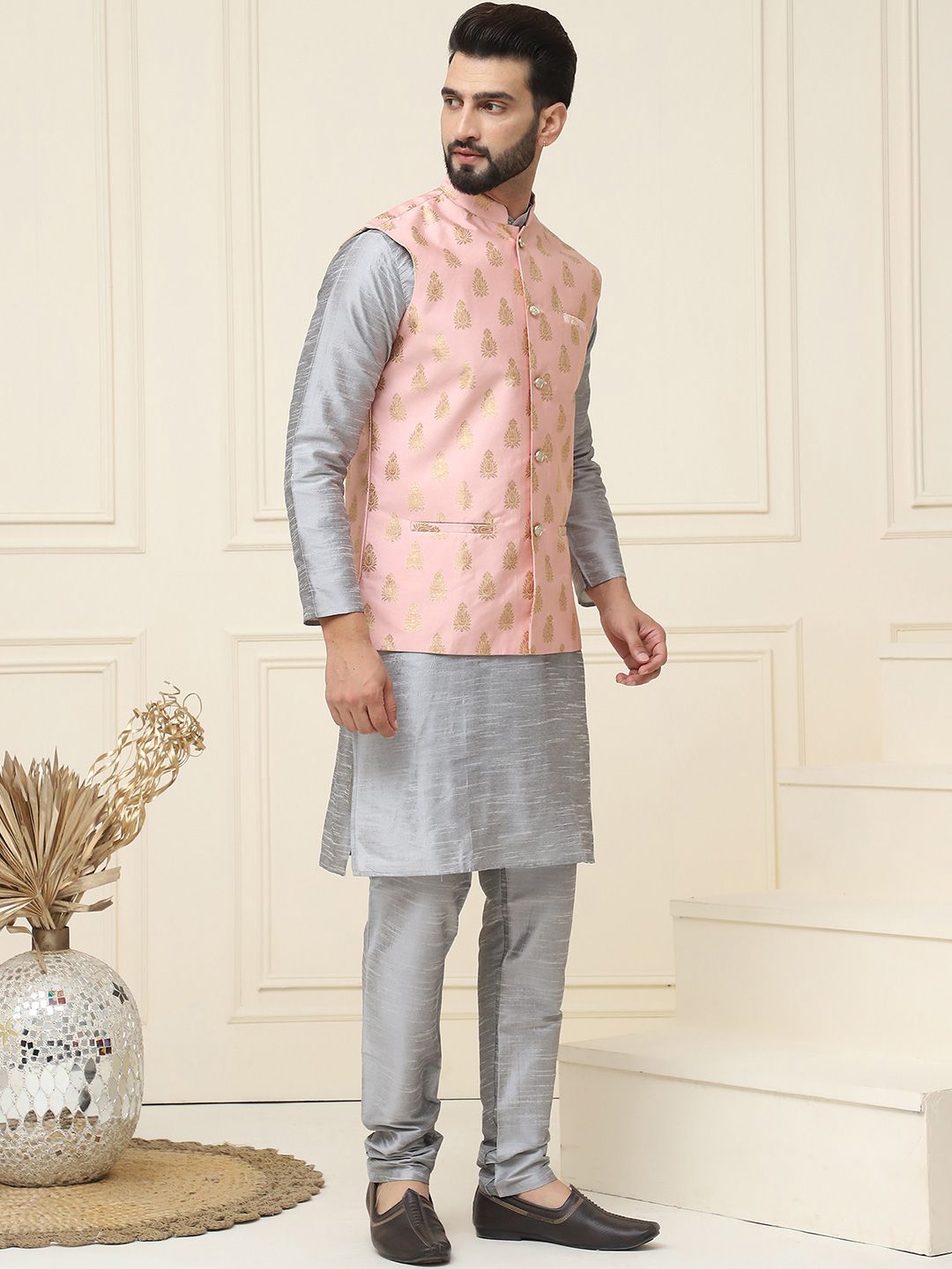 SOJANYA Kurta Rekaan Tenunan Lelaki dengan Churidar dengan Jaket Nehru