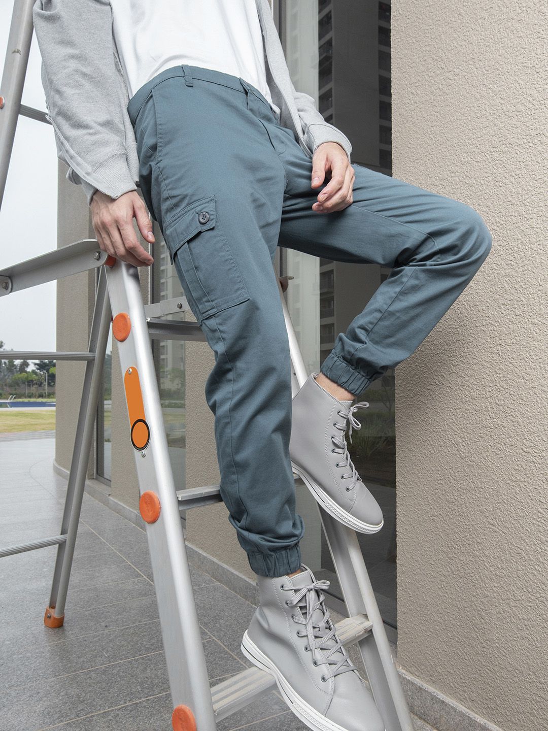 The Indian Garage Co Men Grey Slim Fit Solid Cargos Joggers