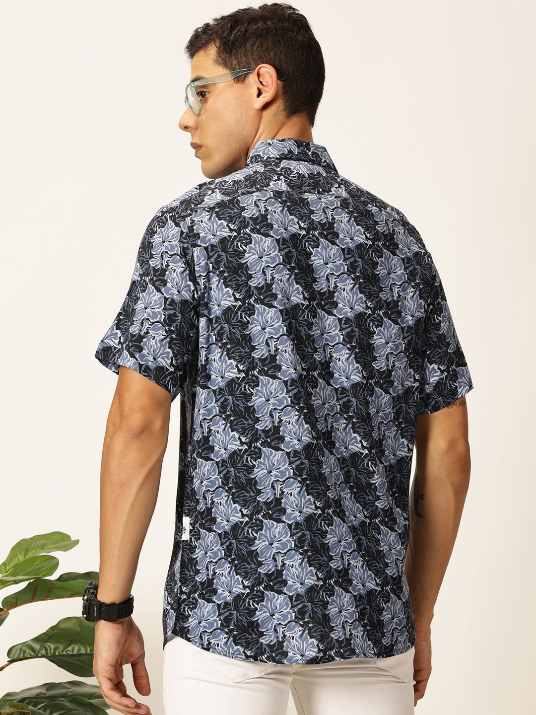 Thomas Scott Men Premium Floral Printed Cutaway Collar Casual Shirt