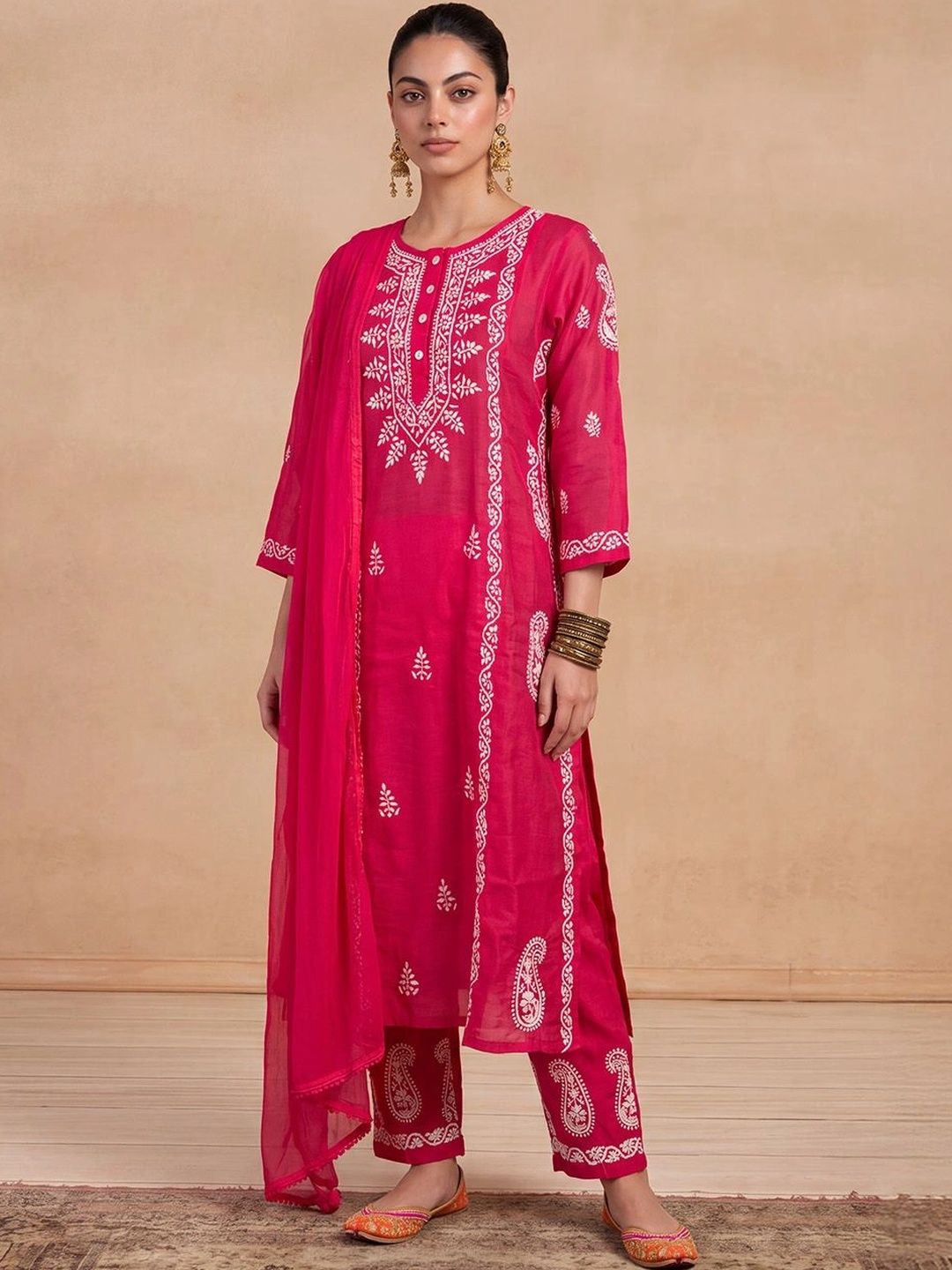 Rumah Wanita Chikankari Motif Etnik Bersulam Benang Biasa Kerja Chanderi Sutera Kurta dengan Seluar &