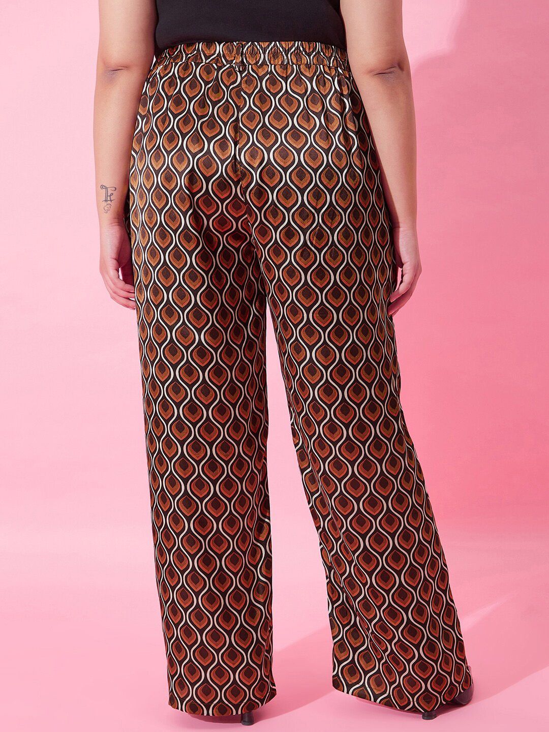 CURVY STREET Women Printed Loose Fit High-Rise Trousers