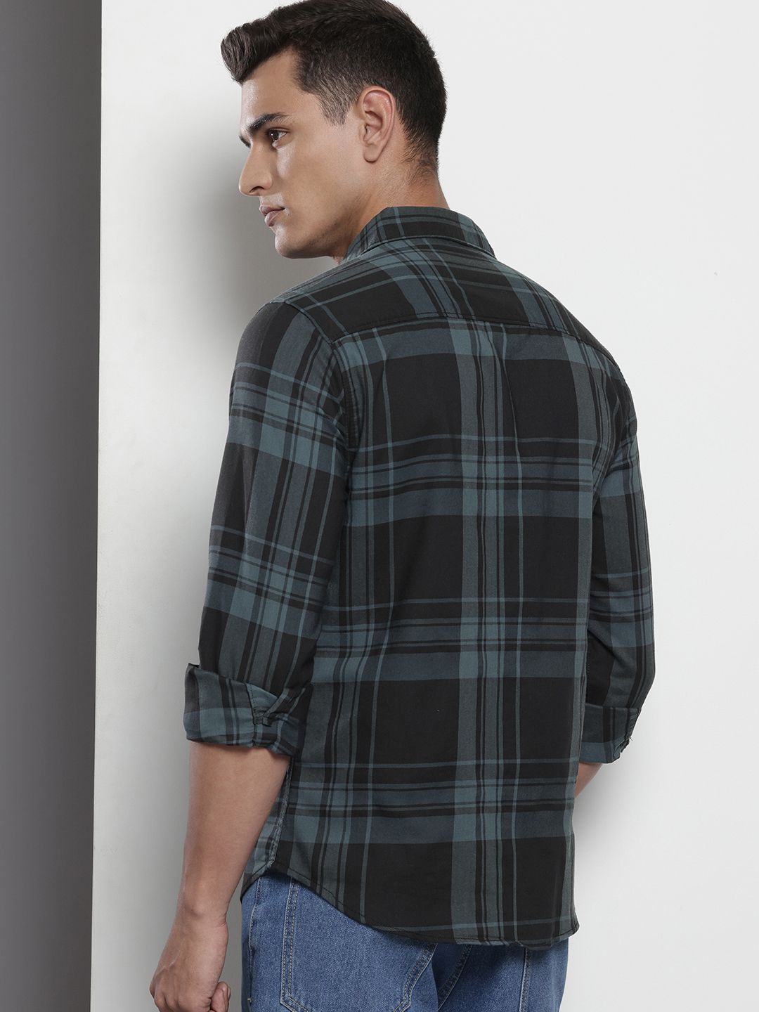 The Indian Garage Co Men Slim Fit Checked Casual Shirt
