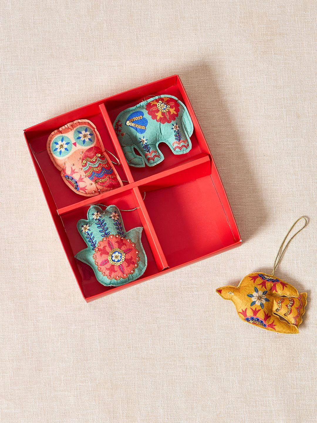 Chumbak 4 pcs Merry Magical Charms Home Gift Set