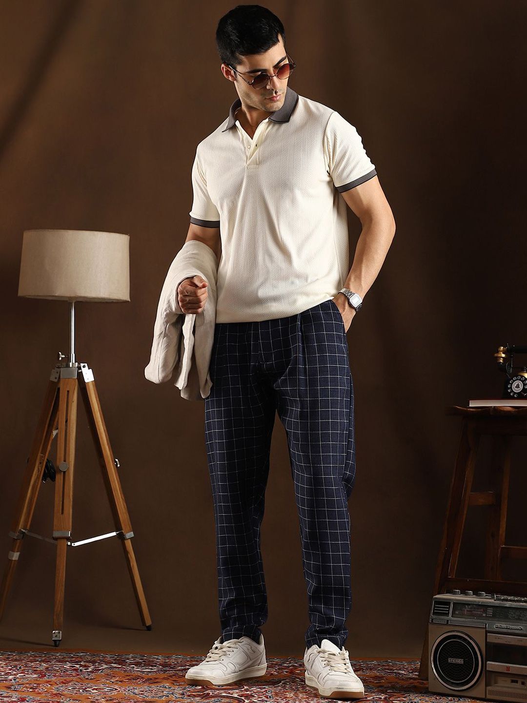 Campus Sutra Men Mid Rise Checked Relexed Fit RegularTrousers