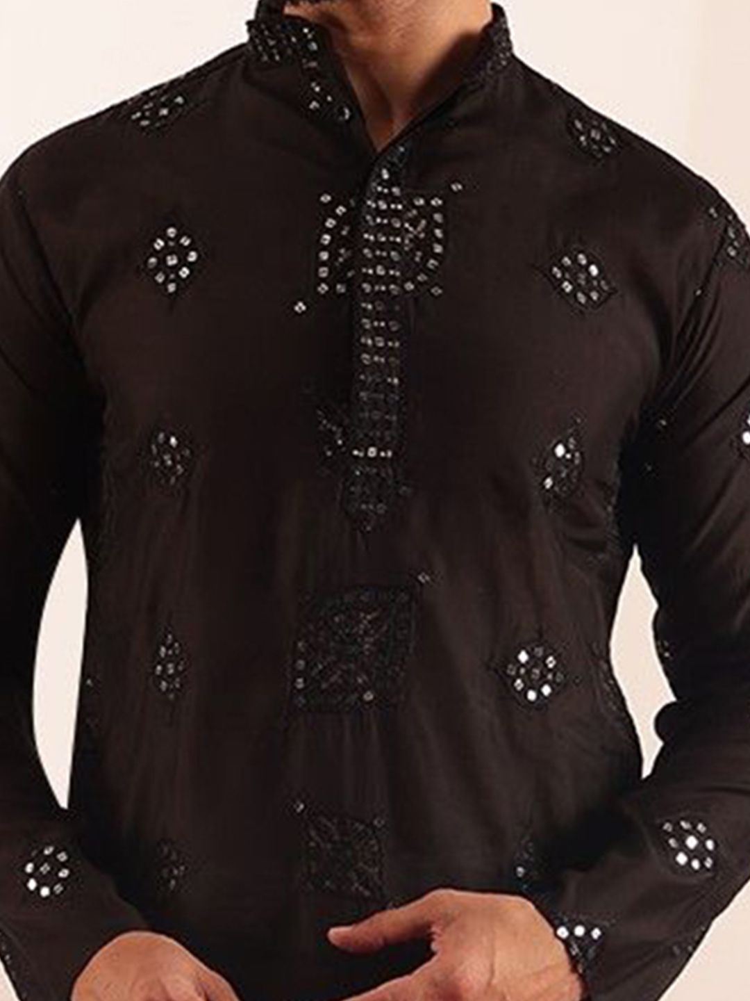 SOJANYA Men Embroidered Mirror Work Kurta