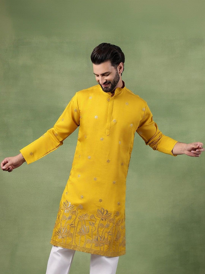 SOJANYA Kurta Sulam Bunga Lelaki