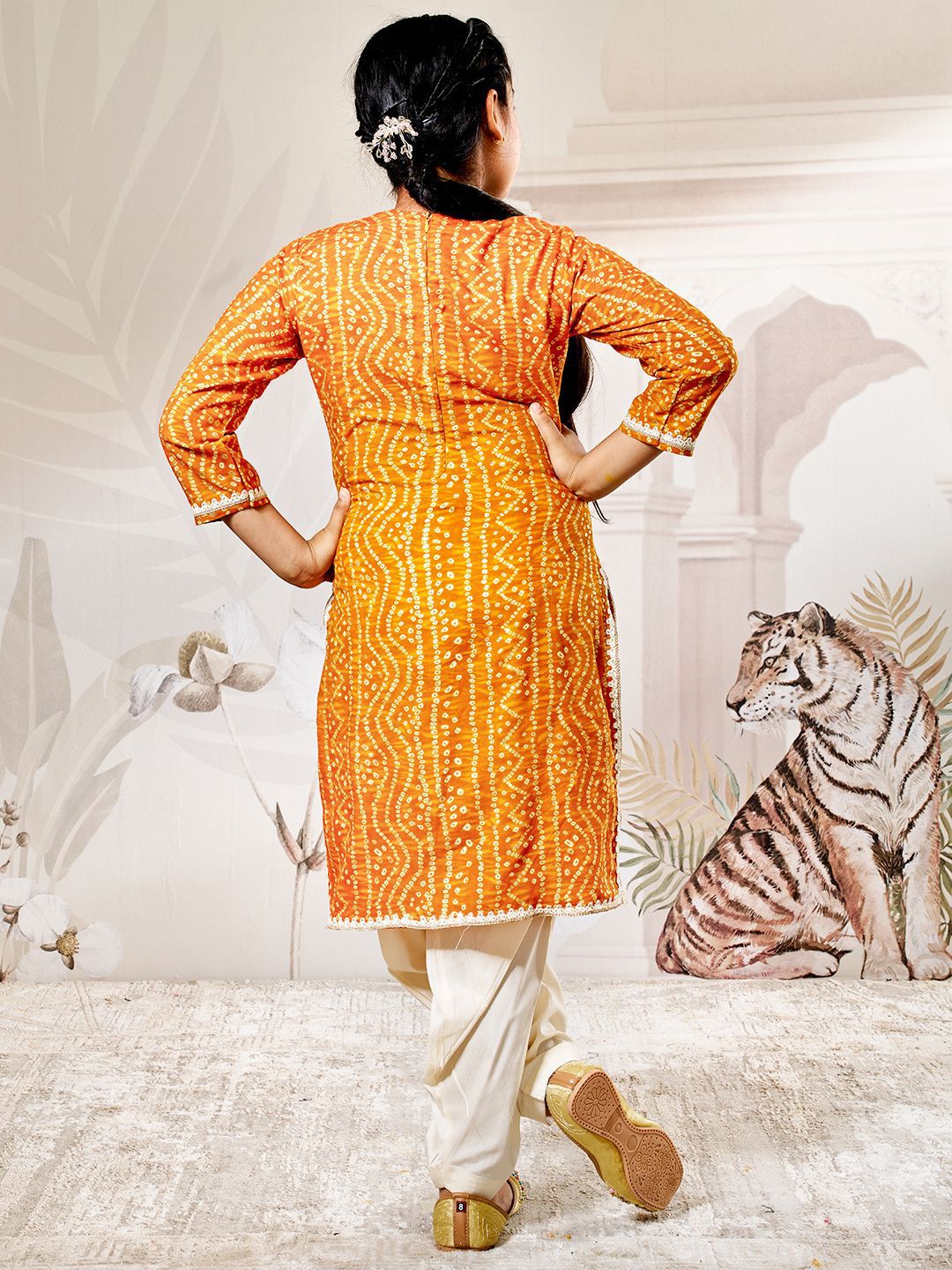 VASTRAMAY Girls Bandhani Printed Regular Kurta with Patiala