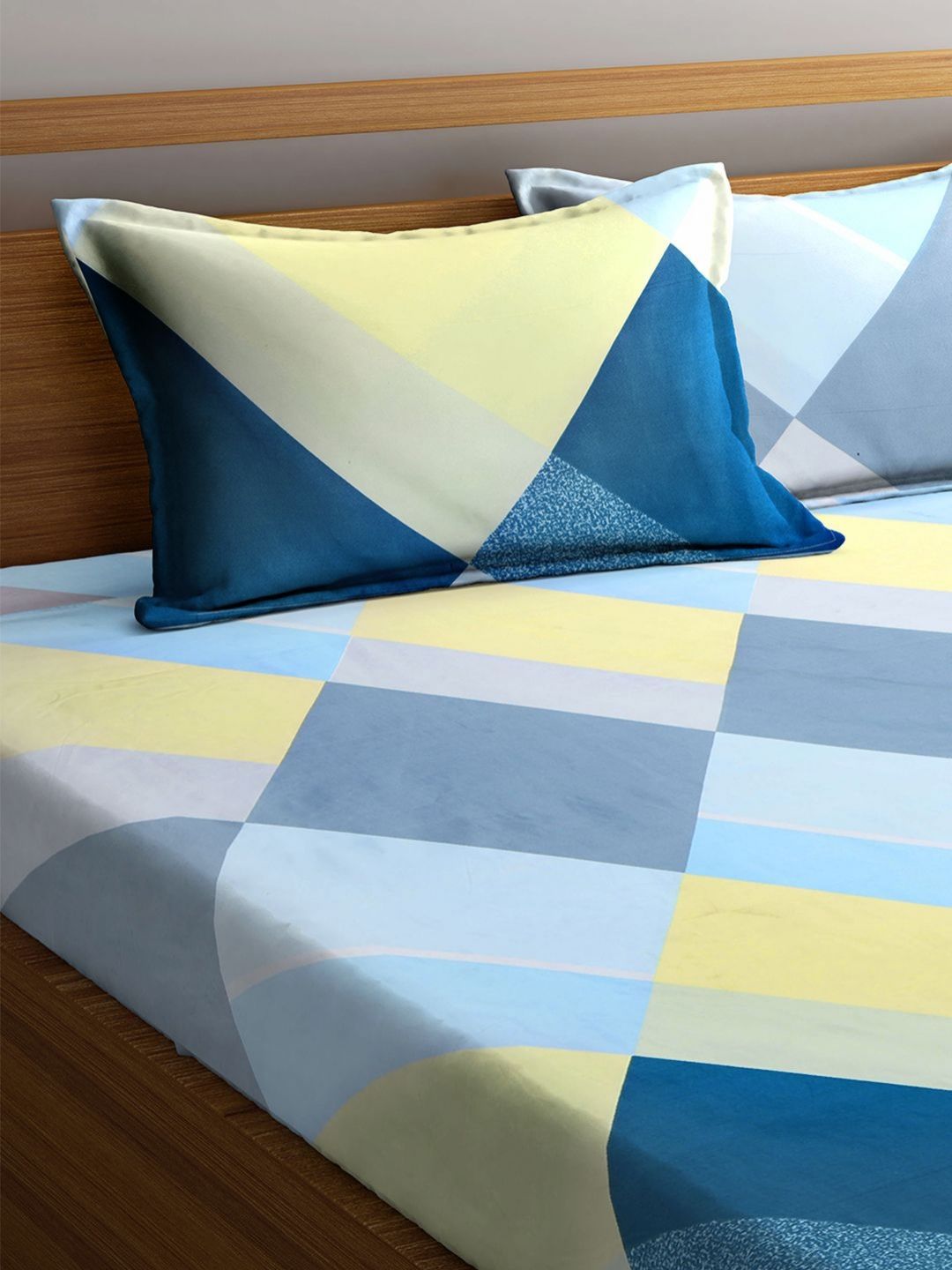 Myntra Elegant Homes Blue Geometric Polycotton 300 TC King Fine Bedsheet with 2 Pillow Covers-98 x 87 inches