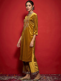 Shae by SASSAFRAS Women Embroidered Grandeur & Majestic Artwork Velvet Kurta