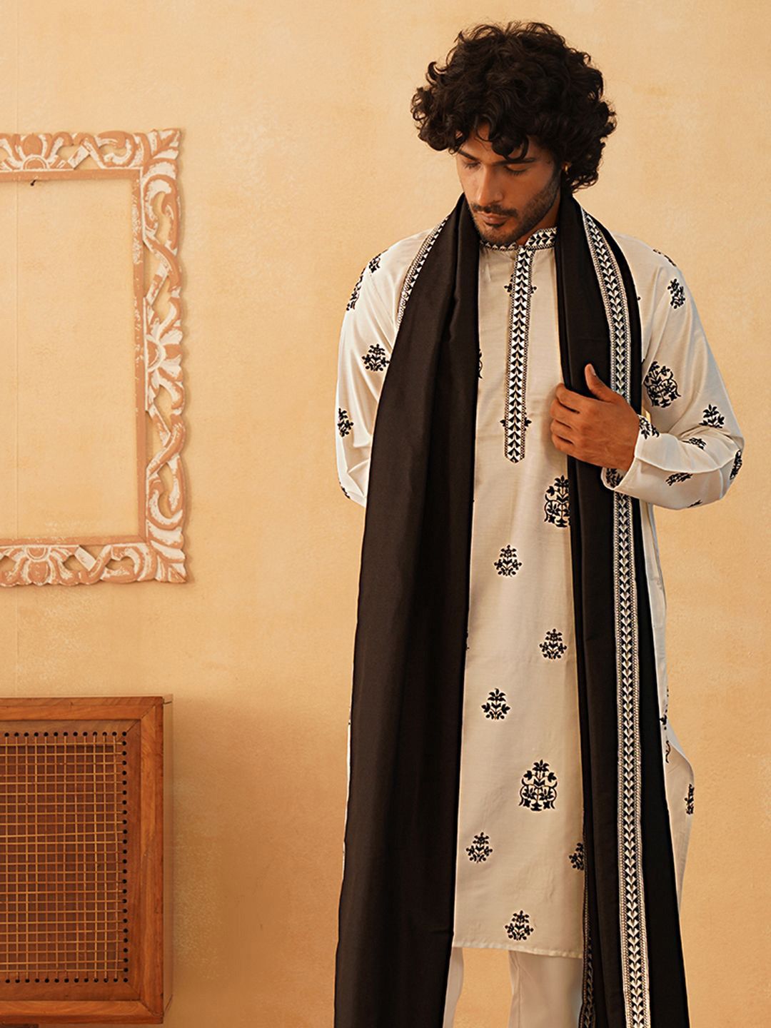 Jompers Floral Embroidered Mandarin Collar Thread Work Silk Kurta With Dupatta