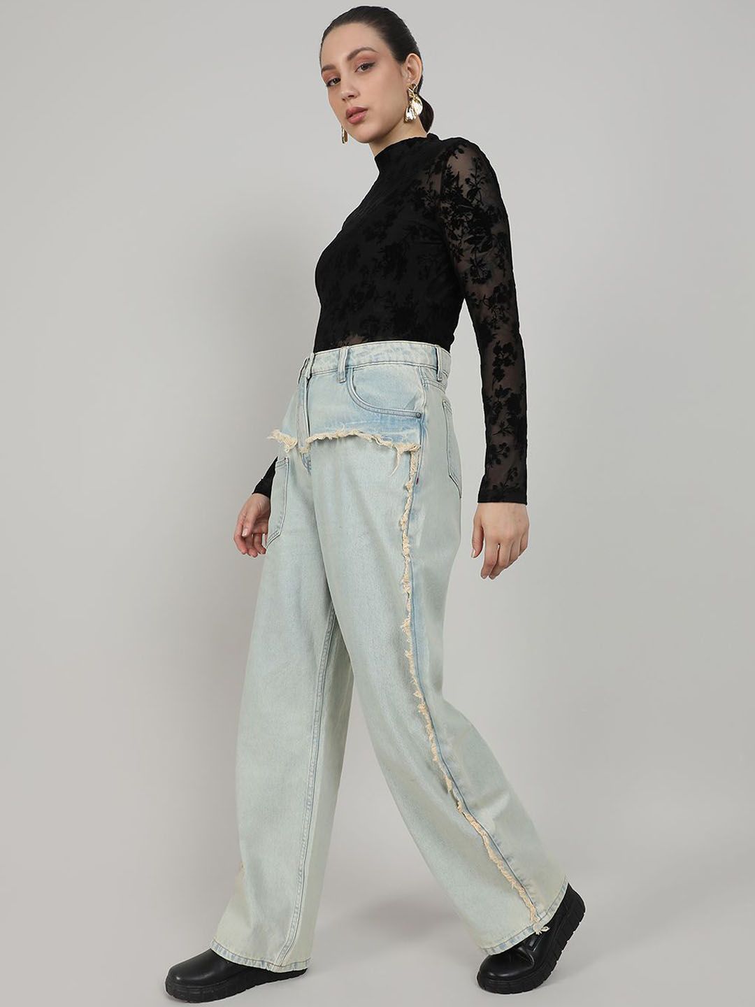 Campus Sutra Women Comfort Low Distress Heavy Fade Stretchable Jeans