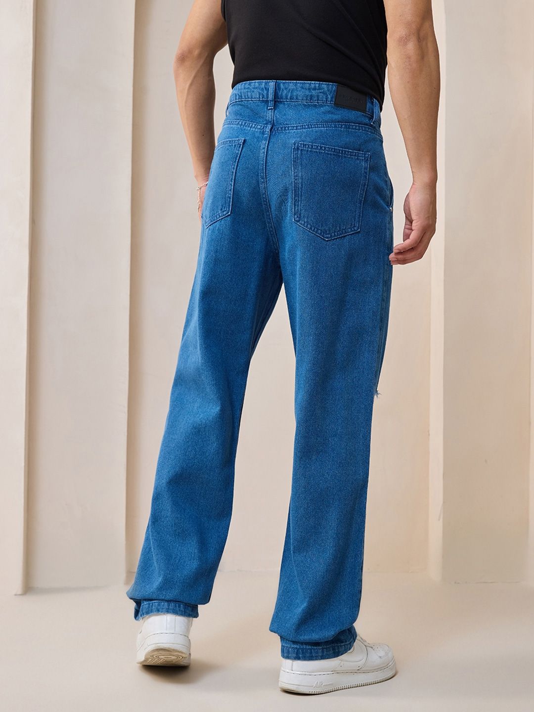 Bewakoof Men's Blue Straight Fit Distressed Mid-Rise Jeans
