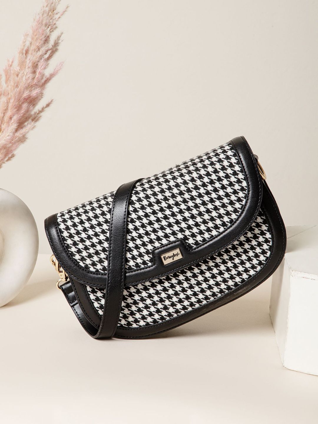 Berrylush Women Checked Structured Sling Bag