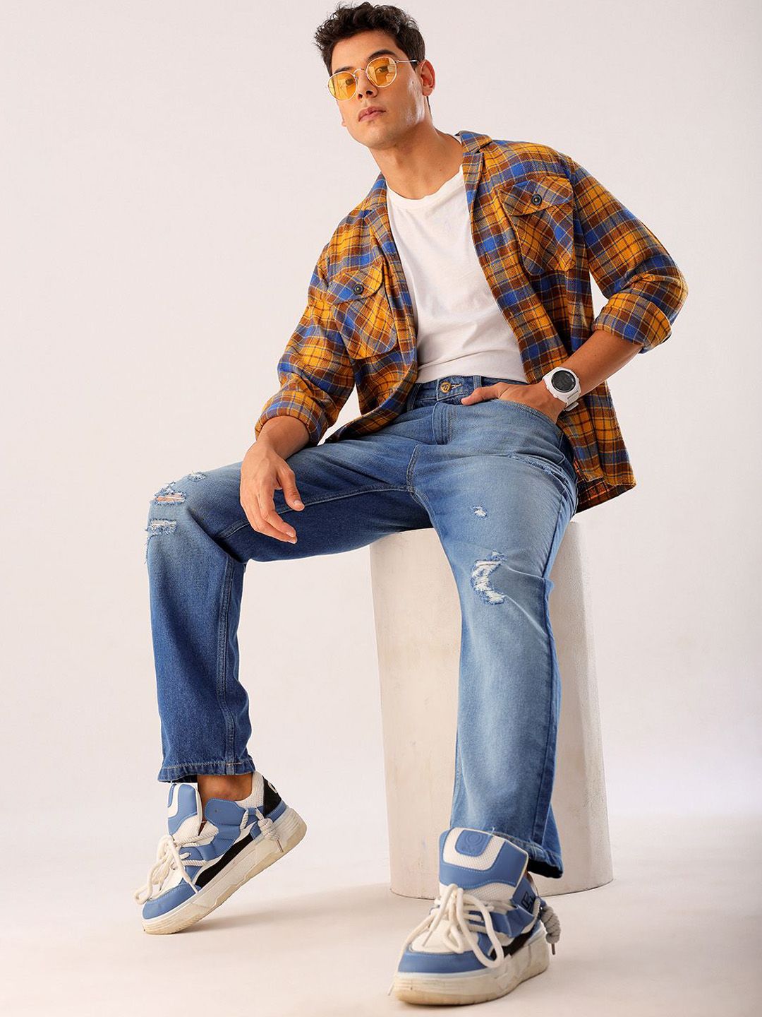 The Indian Garage Co Men Straight Fit Mildly Distressed Heavy Fade Jeans