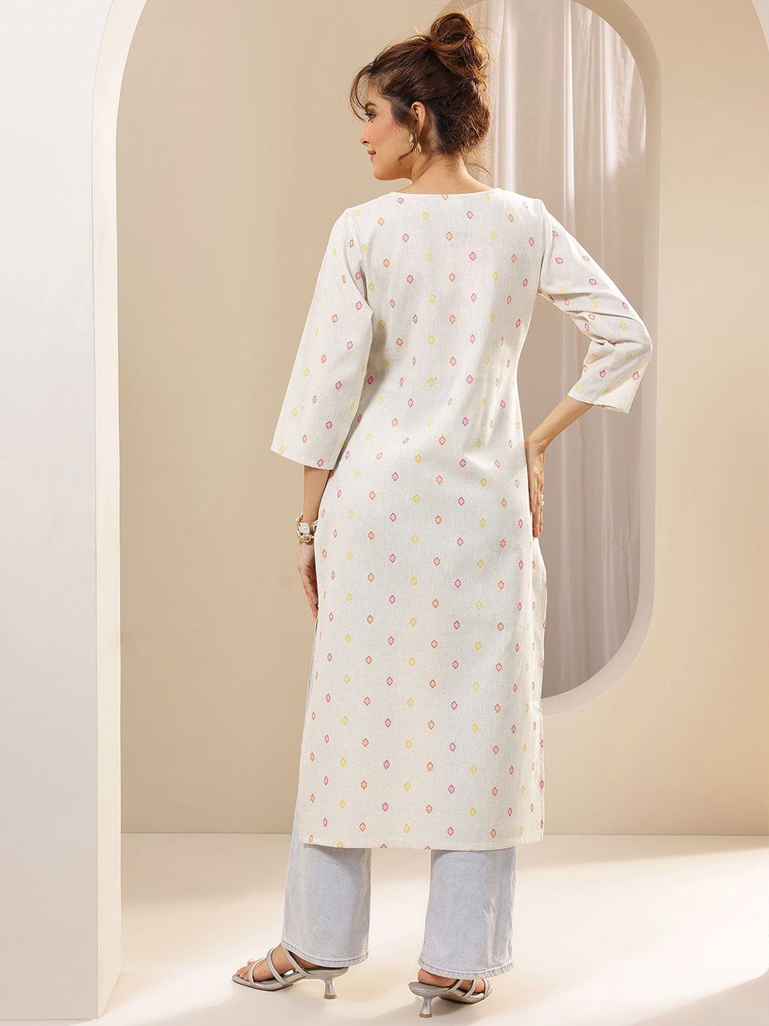 Libas Women Floral Embroidered Thread Work Kurta
