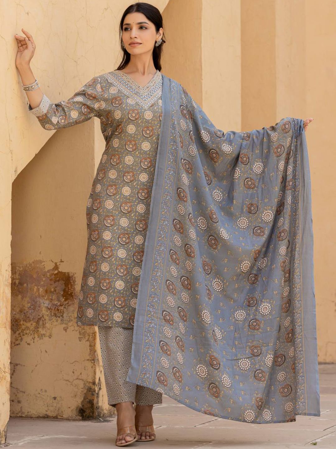 Varanga Women Floral Printed Regular Mirror Work Kurta with Trousers & With Dupatta