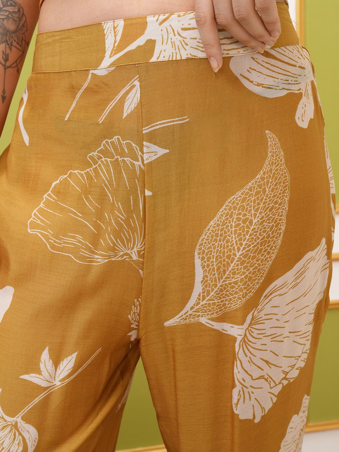 Vishudh Floral Printed Shawl Collar Straight Kurta with Trousers