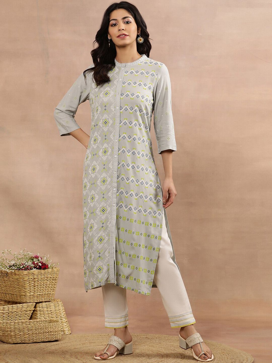 W Grey Geometric Printed Mandarin Collar Straight Kurta with Trousers