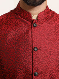 SOJANYA Lelaki Maroon & Motif Etnik Emas Jacquard Kurta dan Churidar dengan Jaket Nehru