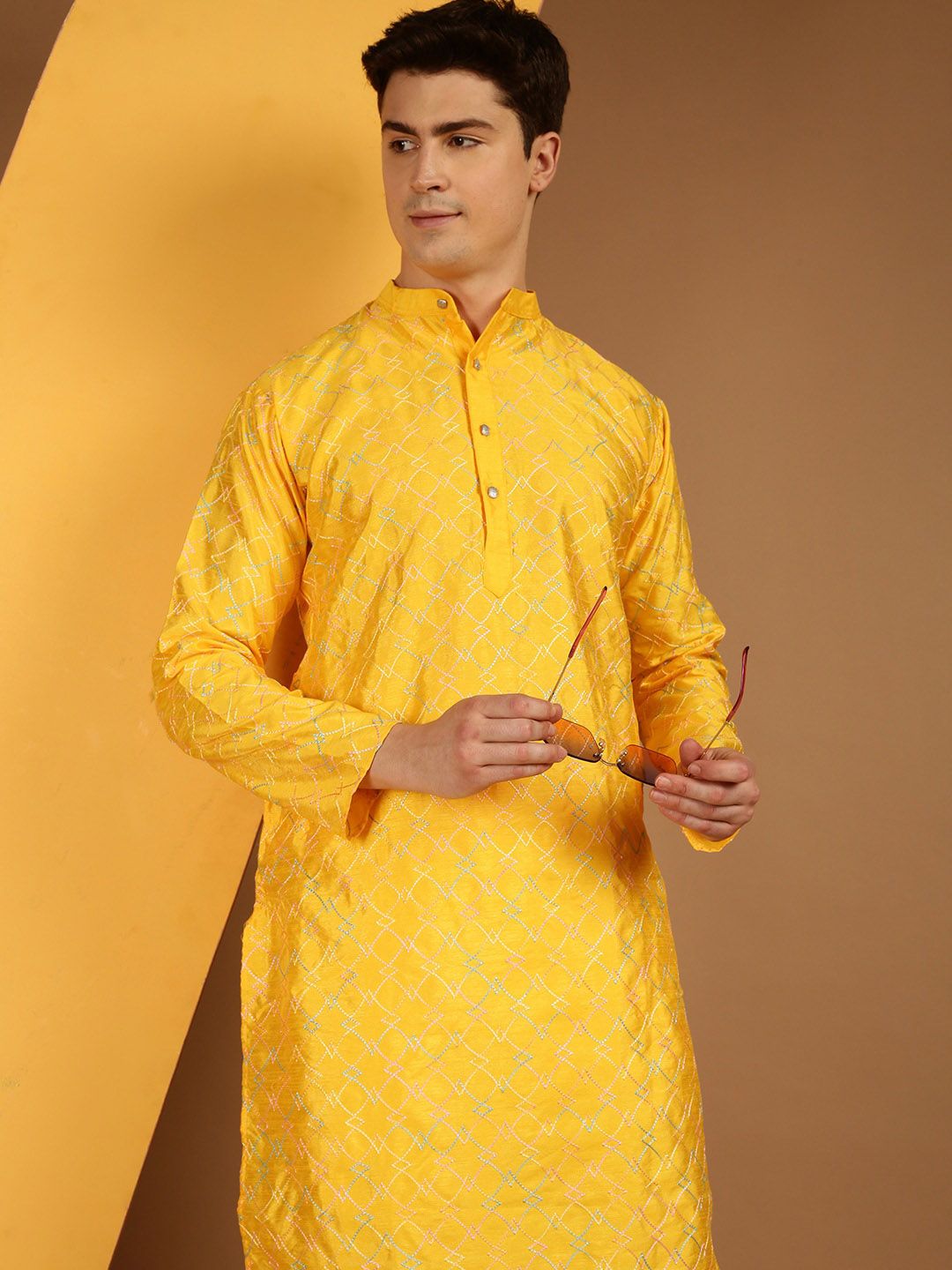 SOJANYA Kurta Kerja Benang Sulam Motif Etnik