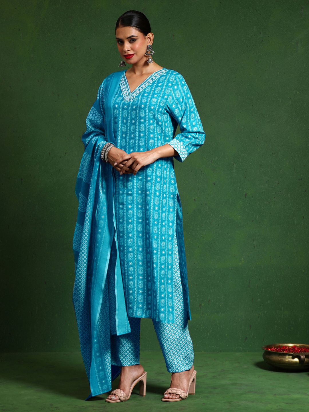 Varanga Women Floral Printed Regular Kurta with Trousers & With Dupatta