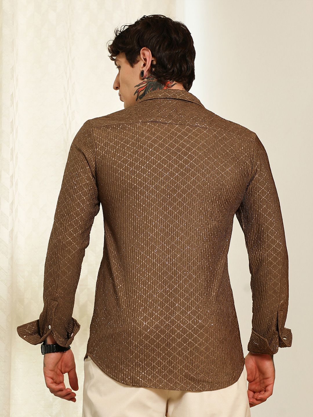 Campus Sutra Comfort Slim Fit Diamond Pattern Spread Collar Casual Shirt