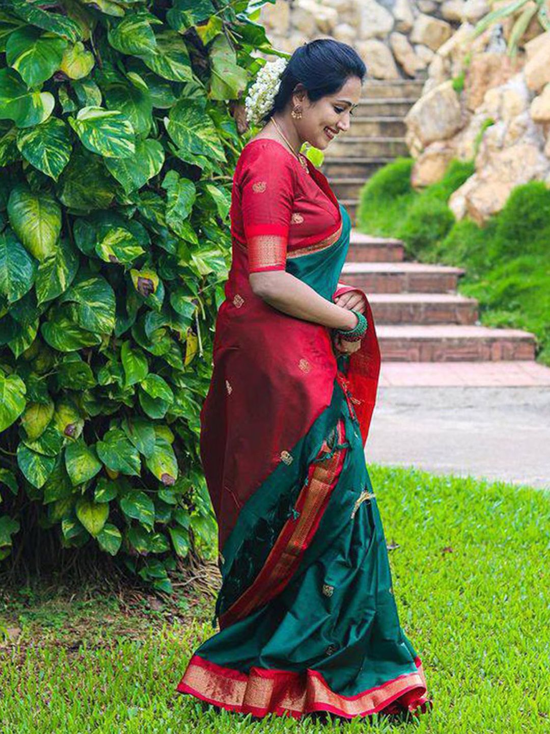 KALINI Ethnic Motif Woven Design Zari Banarasi Saree