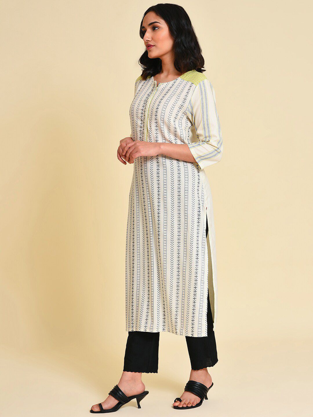 W Ethnic Motifs Printed Straight Kurta with Trousers