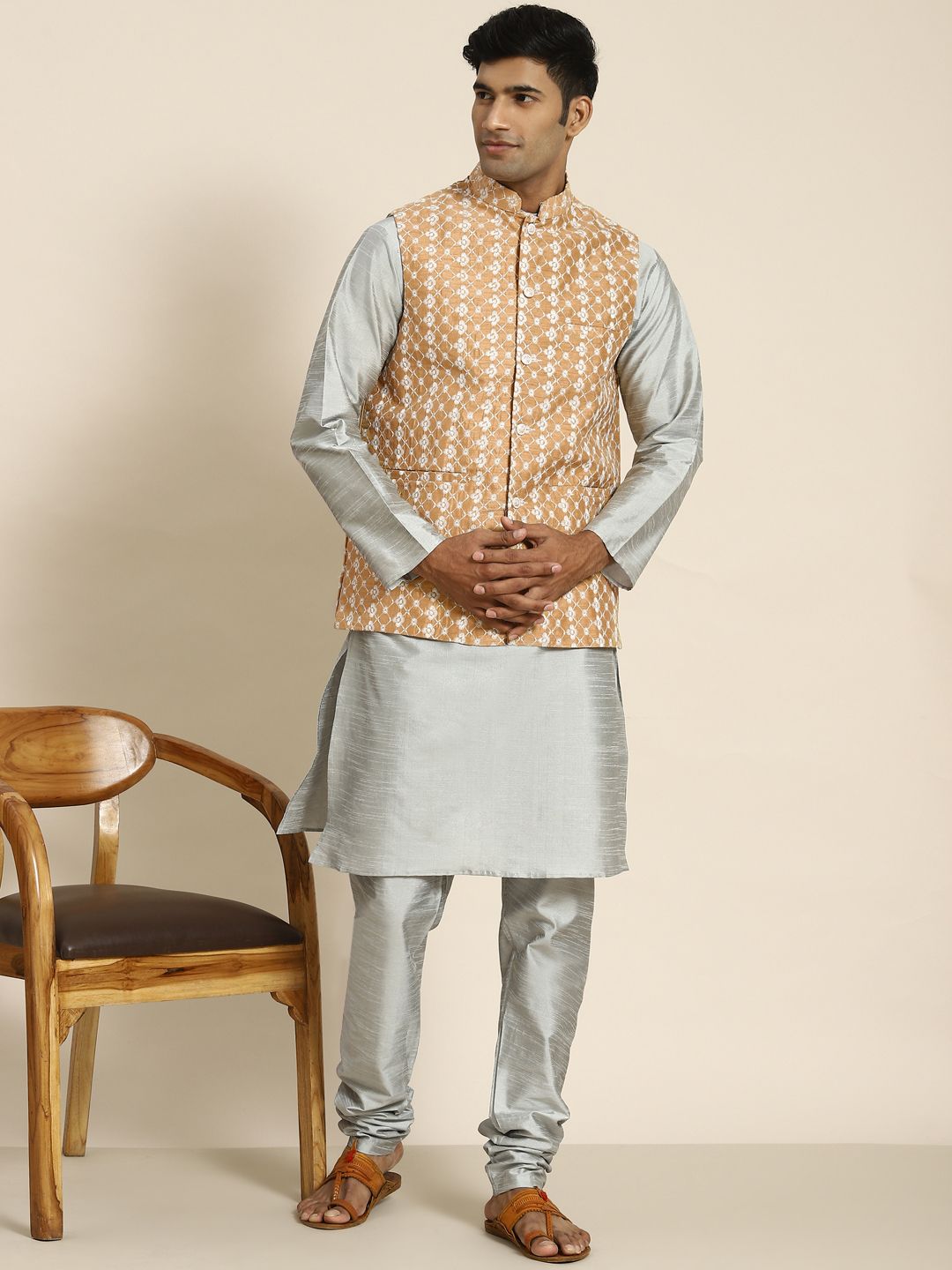 SOJANYA Men Woven Design Kurta with Churidar with Nehru Jacket