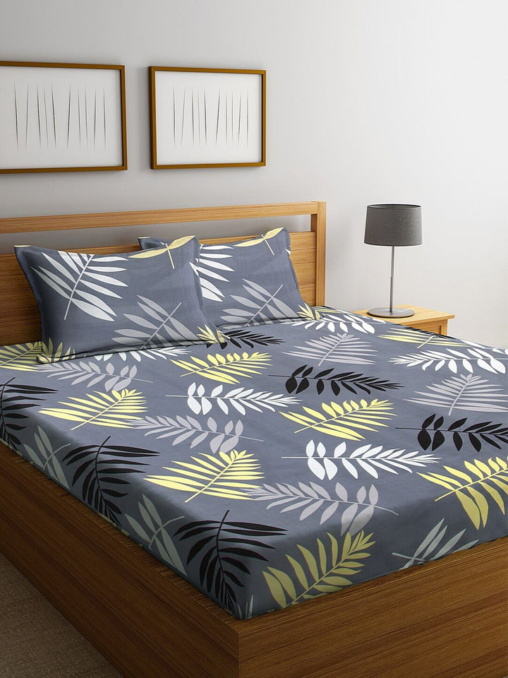 KLOTTHE Burgundy Geometric Polycotton 300 TC King Fine 2 Cadar dengan 4 Sarung Bantal-98 x 83 inci